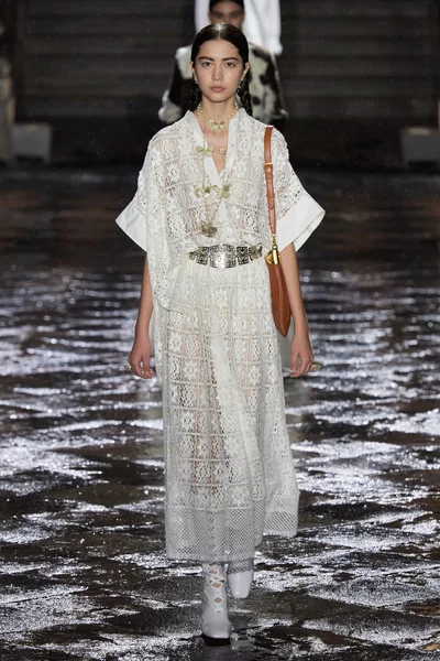Look 28